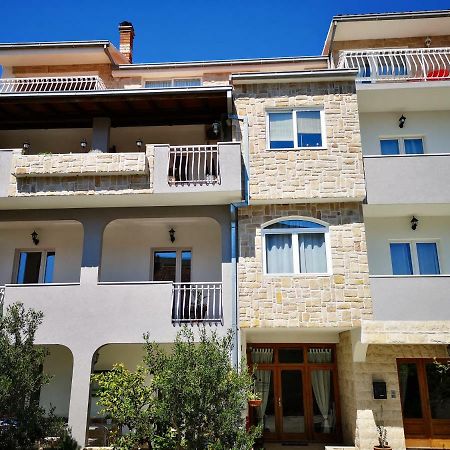 Apartments And Rooms Villa Dona Makarska Kültér fotó