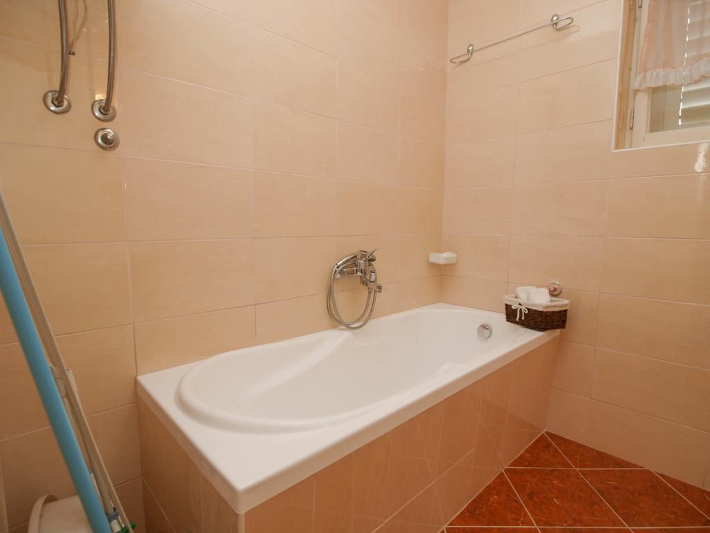 Apartments And Rooms Villa Dona Makarska Kültér fotó