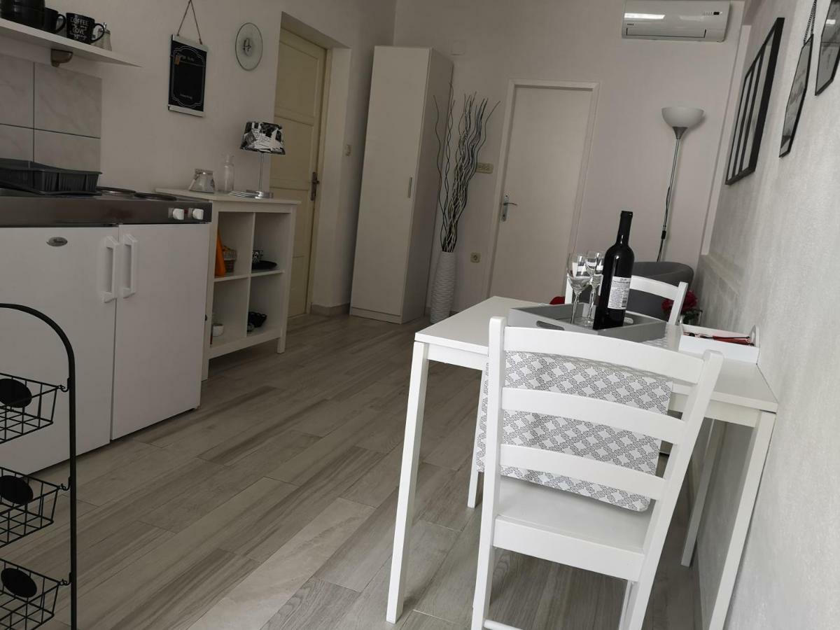 Apartments And Rooms Villa Dona Makarska Kültér fotó